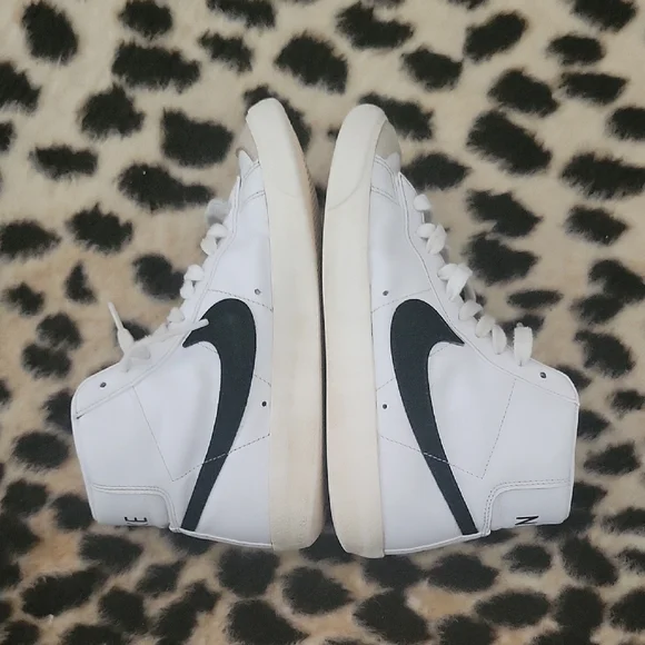 Nike Blazer Mid '77 Vintage White Black Sneakers | Women’s 7 - Picture 2 of 9